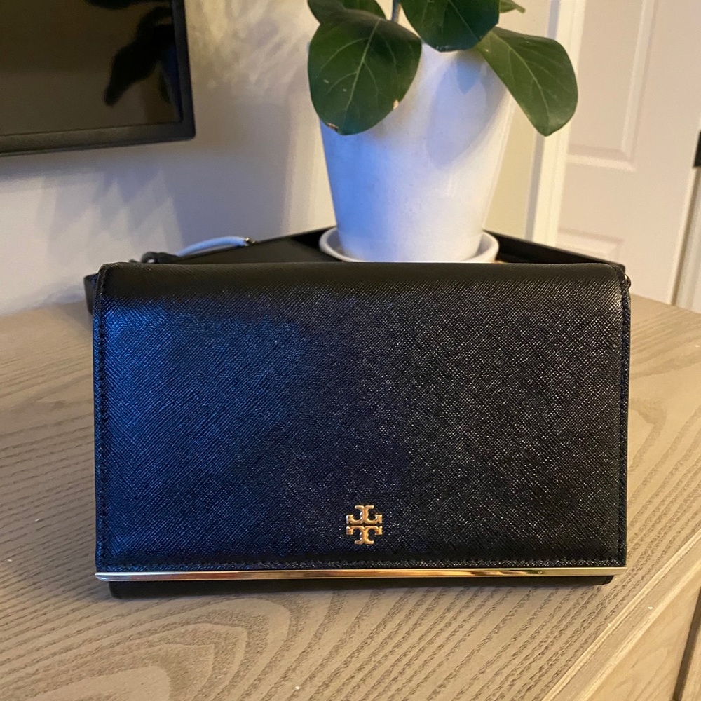 Beautiful TORY BURCH Clutch with Chain